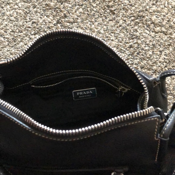 Beautiful pebbled leather Prada shoulder bag - AUTHENTIC - Picture 5 of 5
